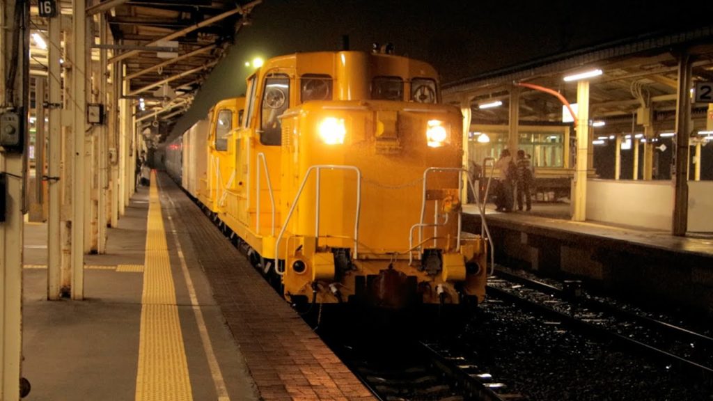 〔4K UHD||dc〕JR北海道・根室本線：釧路駅、DE15重連+マニ50+伊豆急2100系R5編成5B/『THE ROYAL EXPRESS北海道クルーズ』回送到着シーン。《9001レ》