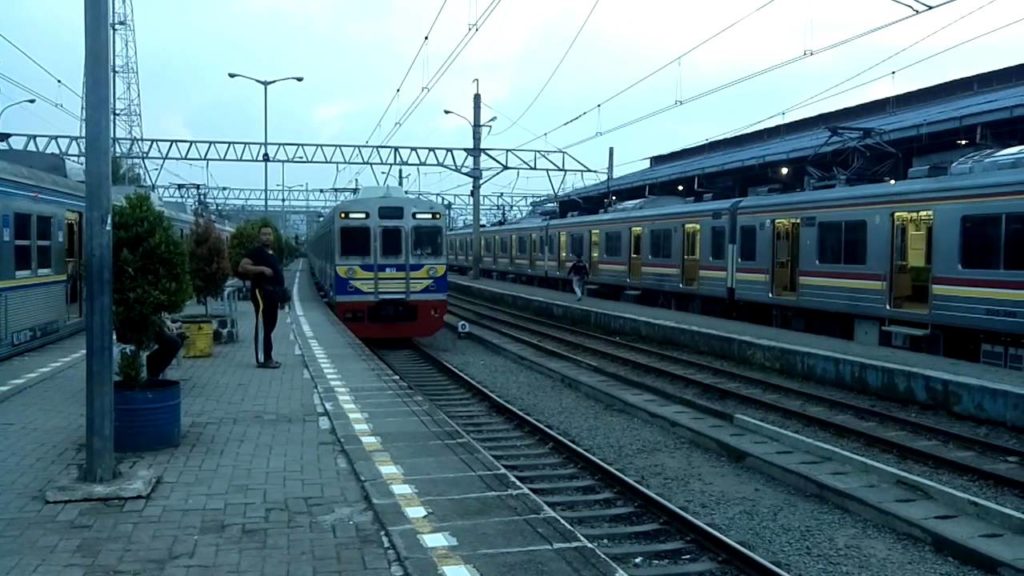 Arrival of Commuter Train | Bogor Station