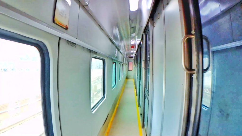 Rajdhani Exprees Shower Room | Rajdhani Shower Room | राजधानी में नहाने का उत्तम वेवस्था