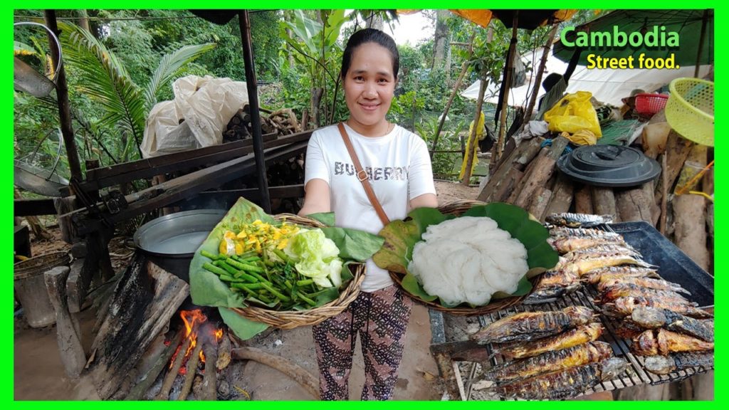Khmer rice noodle with Khmer cheese sauce - First time for me - You can eat this food in Siem Reap.