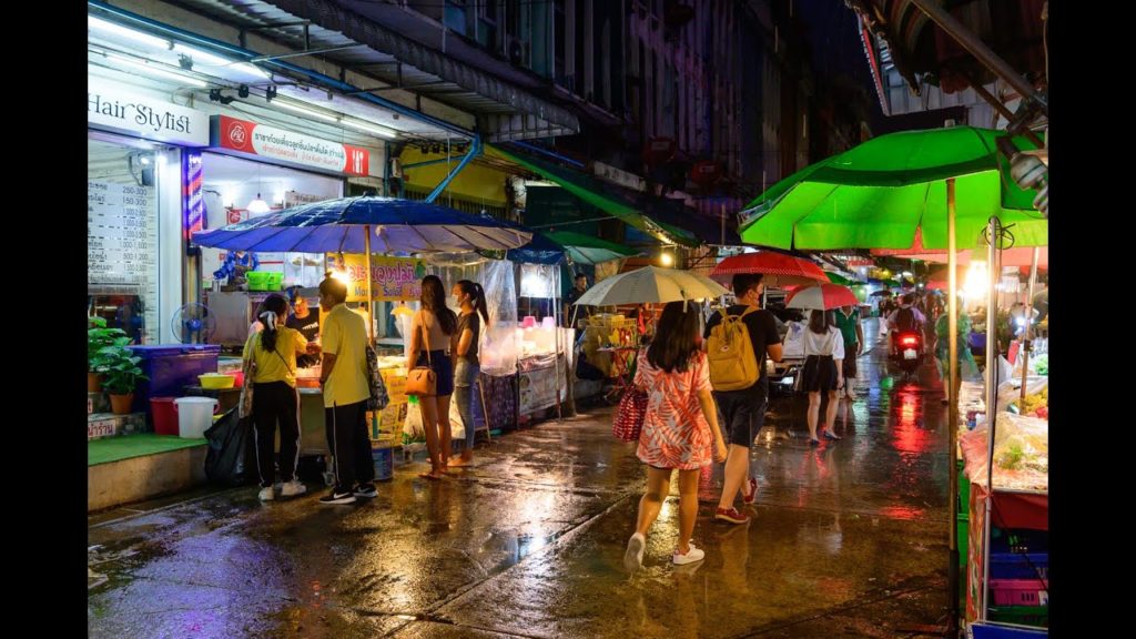 [4K] 2020 Thai street food on rainy day at Sukhumvit 77/1 Alley, Bangkok