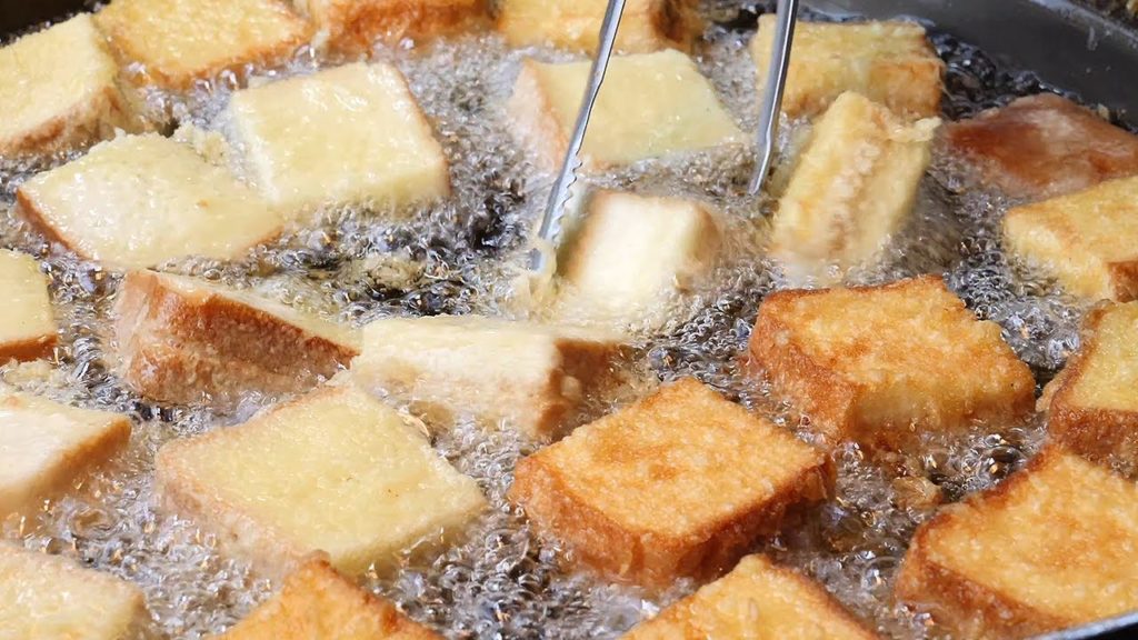 사과잼 토스트 튀김 / fried apple jam toast / korean street food 사과잼 토스트 튀김 / fried apple jam toast / korean street food