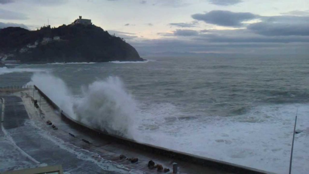 Olatu handiak Donostiako Paseo Berrian 2011/12/13