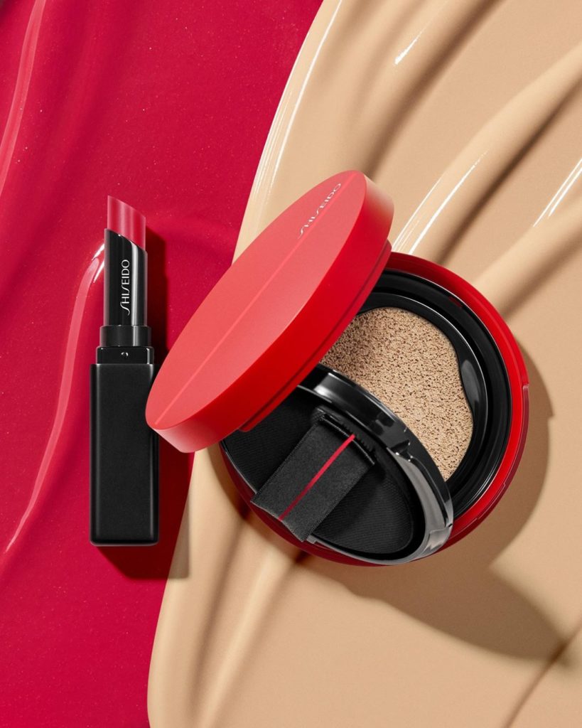 SHISEIDO: Experience major moisture minus the weight. The Synchro Skin Glow Cushion Compac… Experience major moisture minus the weight. The Synchro Skin Glow Cushion Compac...