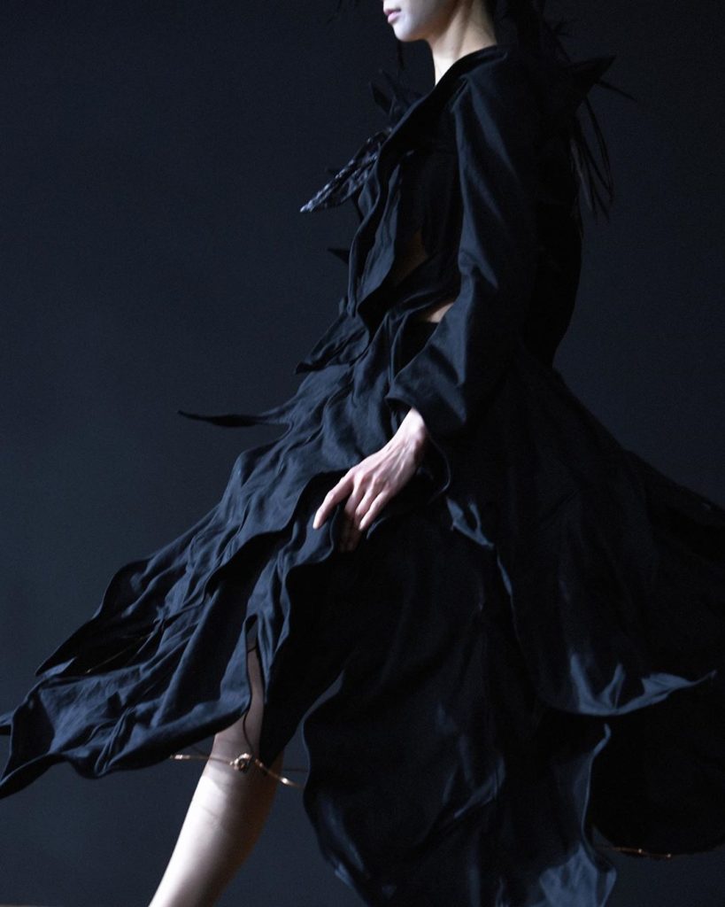 Yohji Yamamoto Spring/Summer 2021 
Backstage pictures by @elise_toide 

#YohjiYa...