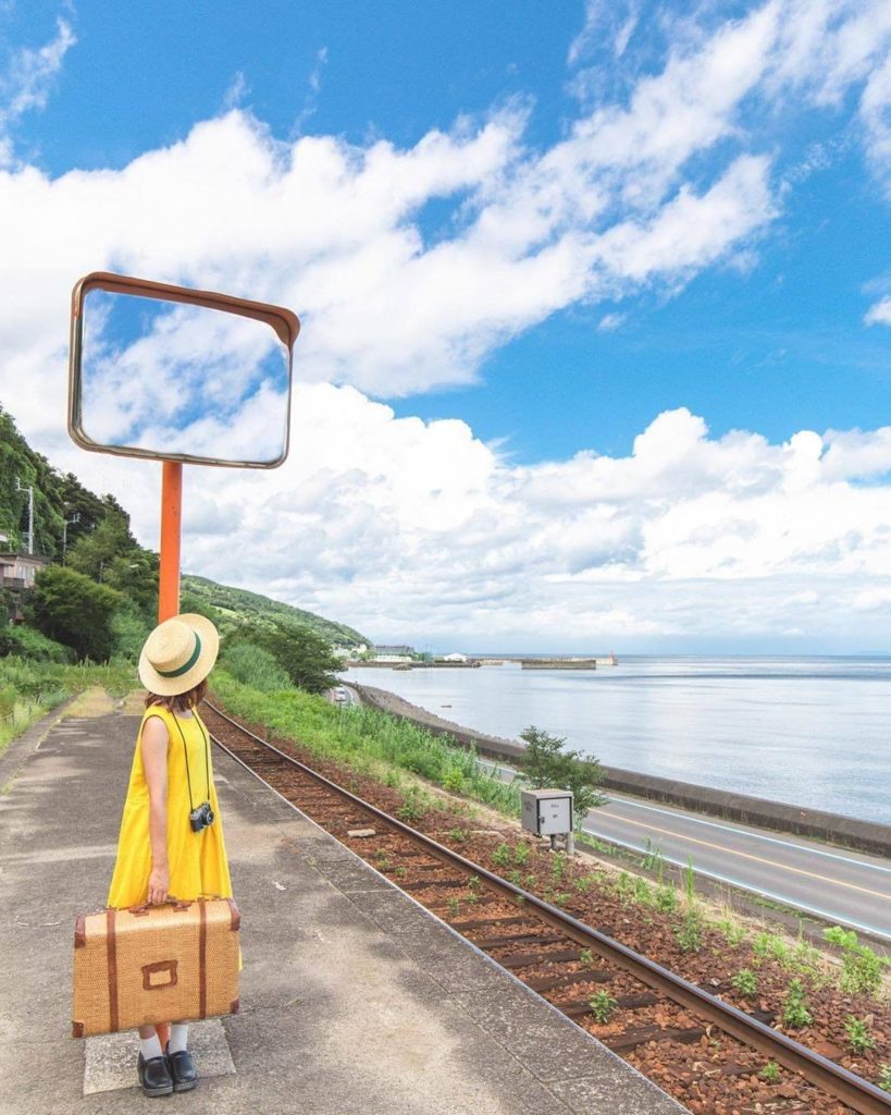 Take a good look at the beautiful view of the Seto Inland sea while waiting for ...