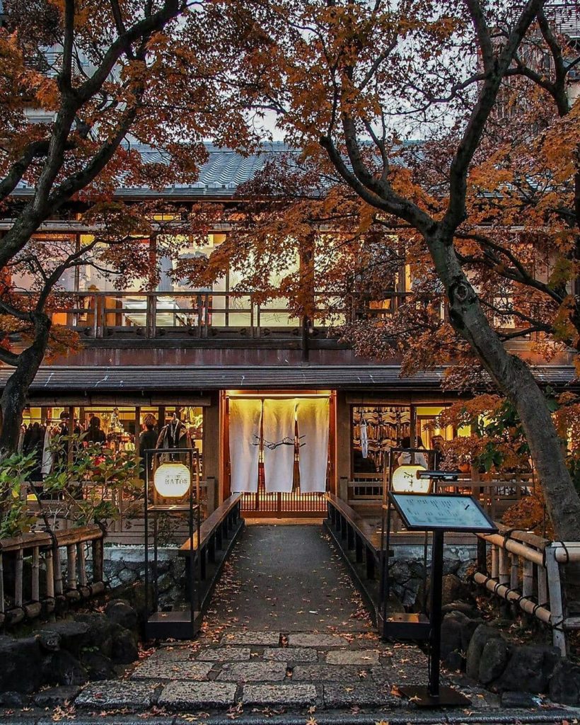 Visit Japan: Kyoto in autumn is a true masterpiece! The winding narrow alleys, tranquil gard… Kyoto in autumn is a true masterpiece! The winding narrow alleys, tranquil gard...