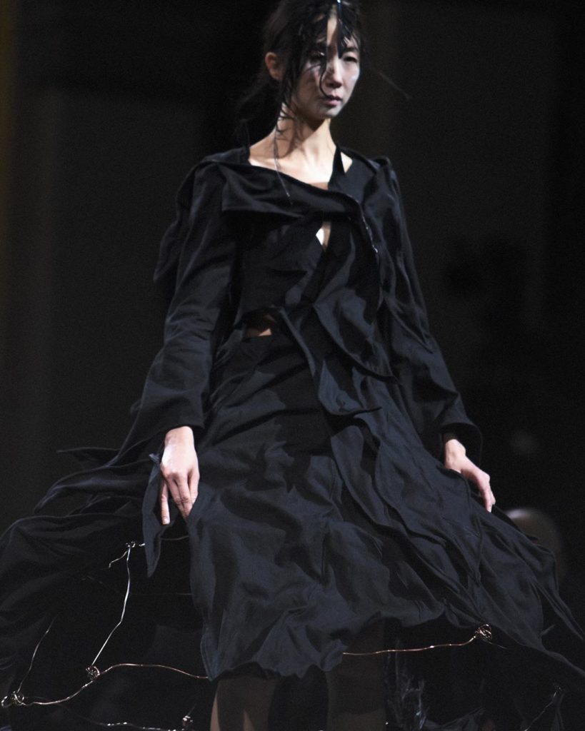 Yohji Yamamoto Spring/Summer 2021 
Backstage pictures by @elise_toide 

#YohjiYa...