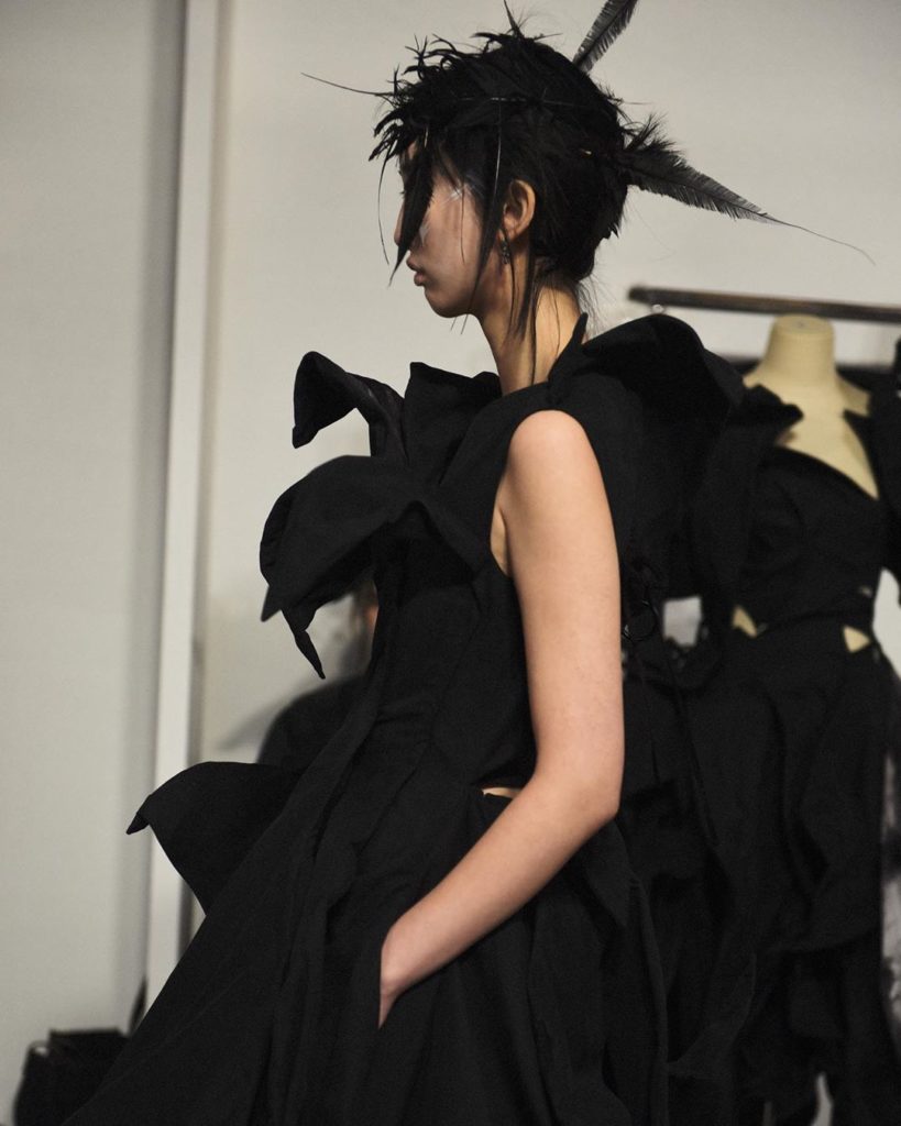 Yohji Yamamoto Spring/Summer 2021 
Backstage pictures by @elise_toide  #YohjiYa...