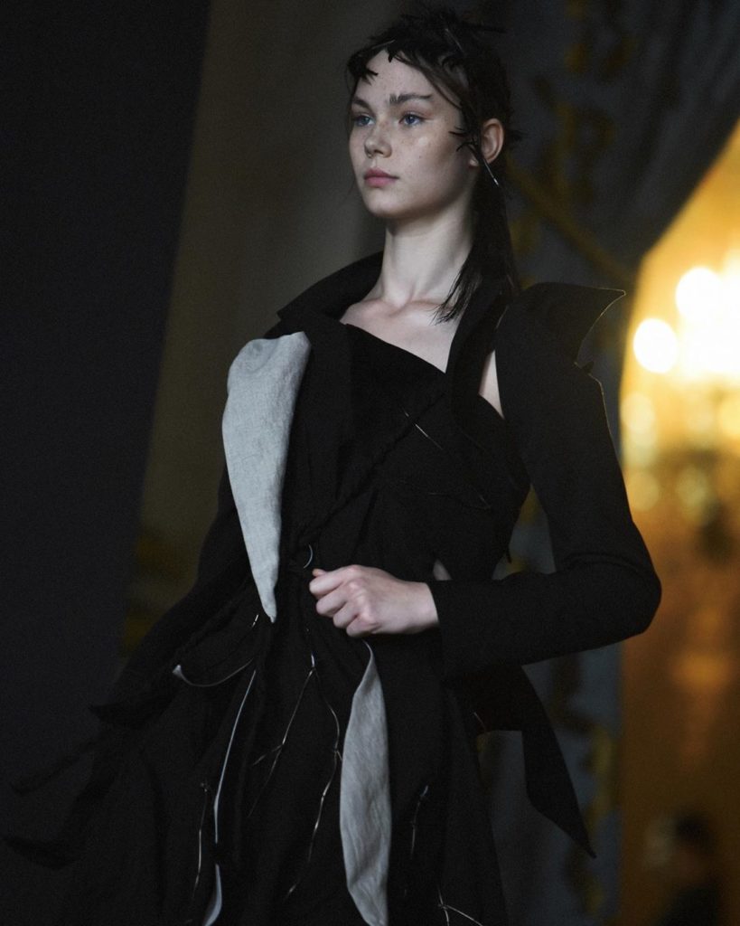 Yohji Yamamoto Spring/Summer 2021 
Backstage pictures by @elise_toide  #YohjiYa...