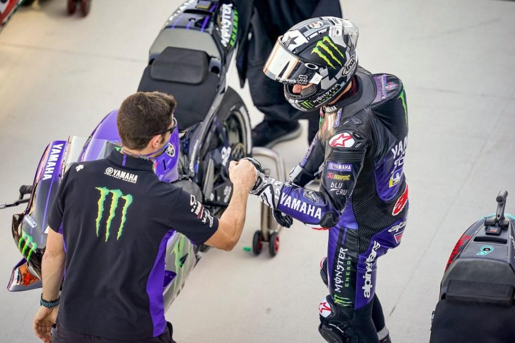 Front row 

#MonsterYamaha  #MotoGP  #AragonGP...