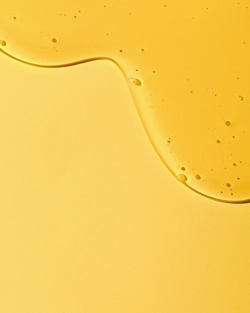 #TextureTuesday with WASO Quick Gentle Cleanser. Comes with honey and helps to:⁣...
