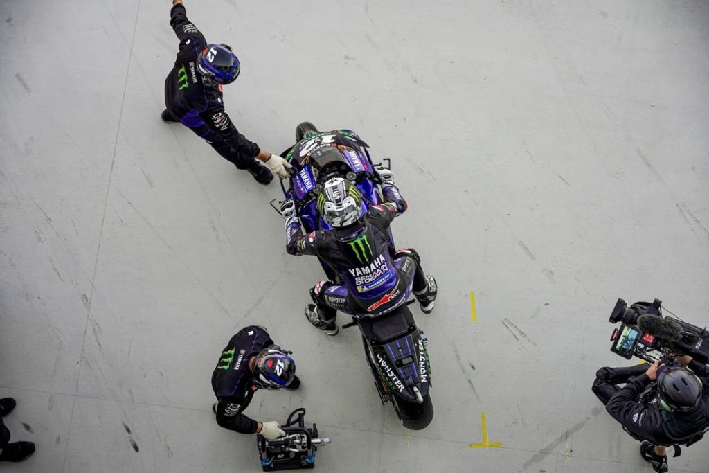 Warm Up - let's go! 

#MonsterYamaha  #MotoGP  #AragonGP...