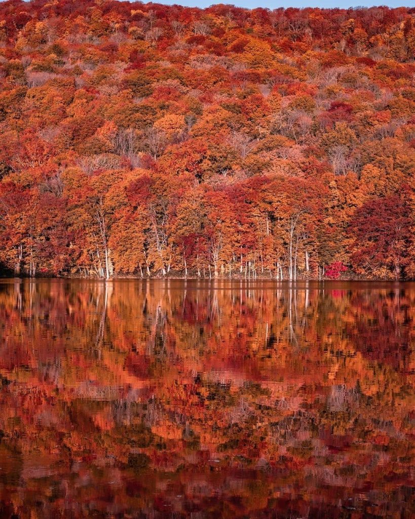 Visit Japan: This pinch-yourself, picturesque autumnal scene can be found deep in the Towada-… This pinch-yourself, picturesque autumnal scene can be found deep in the Towada-...
