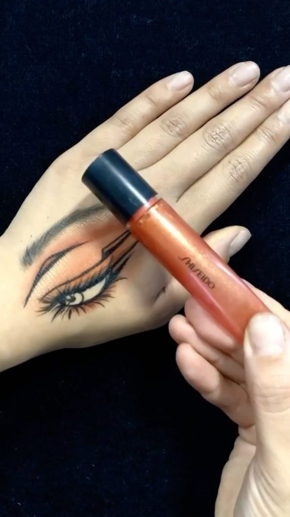 SHISEIDO: Watch @tomomi_shibusawa mesmerizing #handartmakeup to recreate this Halloween ey… Watch @tomomi_shibusawa mesmerizing #handartmakeup to recreate this Halloween ey...