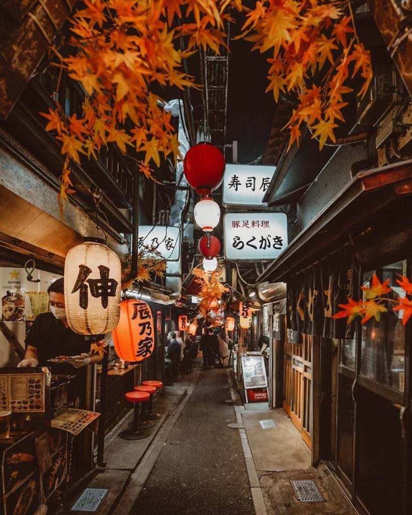 Japan Travel: A very autumnal themed Omoide Yokocho snapped by @postcardsbyhannah from last ye… A very autumnal themed Omoide Yokocho snapped by @postcardsbyhannah from last ye...