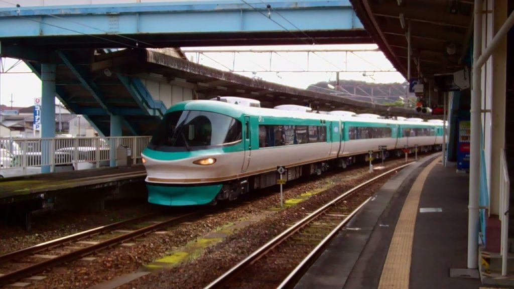 Riding a Limited Express Train "Ocean Arrow" to Kii Katsuura, Wakayama Prefecture Riding a Limited Express Train "Ocean Arrow" to Kii Katsuura, Wakayama Prefecture
