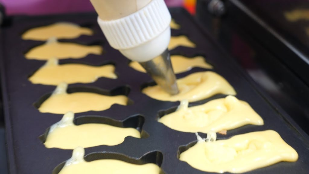 Popular Korean Style Custard Cream Bread - Korean Street Food