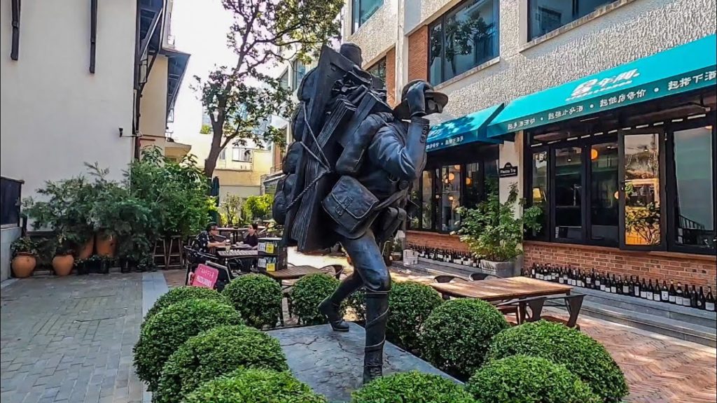 Shanghai Walking Tour - A Small Plaza 上海永平里