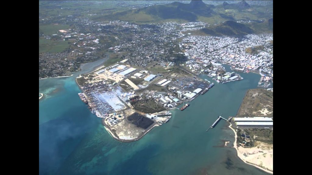 Port Louis adalah ibu kota Mauritius, pelabuhan, taman botani, pantai, industri pelancongan