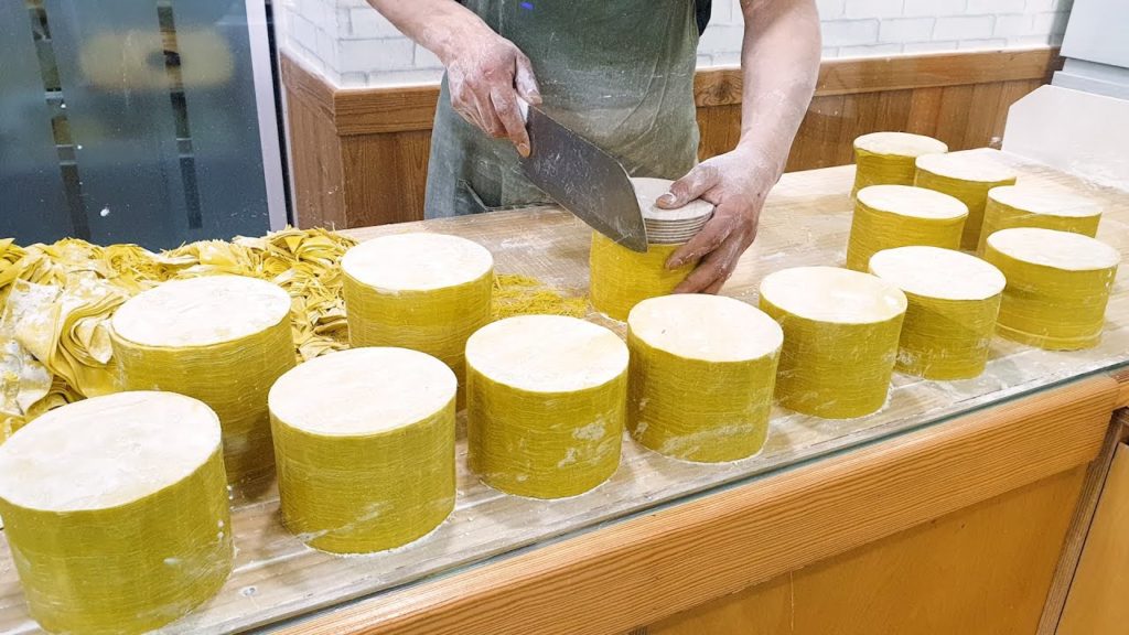 만두 장인의 칼로 자른 만두피, 손만두 달인, 의정부 조경제 만두쟁이, Amazing Knife Cut Dumpling Skin Master, Korean Street Food 만두 장인의 칼로 자른 만두피, 손만두 달인, 의정부 조경제 만두쟁이, Amazing Knife Cut Dumpling Skin Master, Korean Street Food