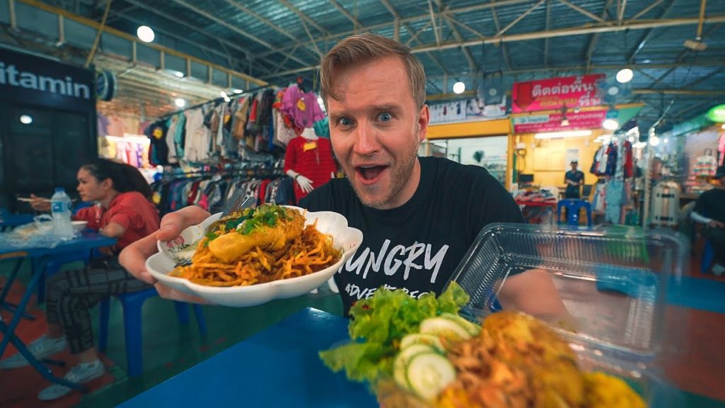THAILAND 2020: Real BANGKOK Street Food Heaven / Fantastic Local Thai Food Market