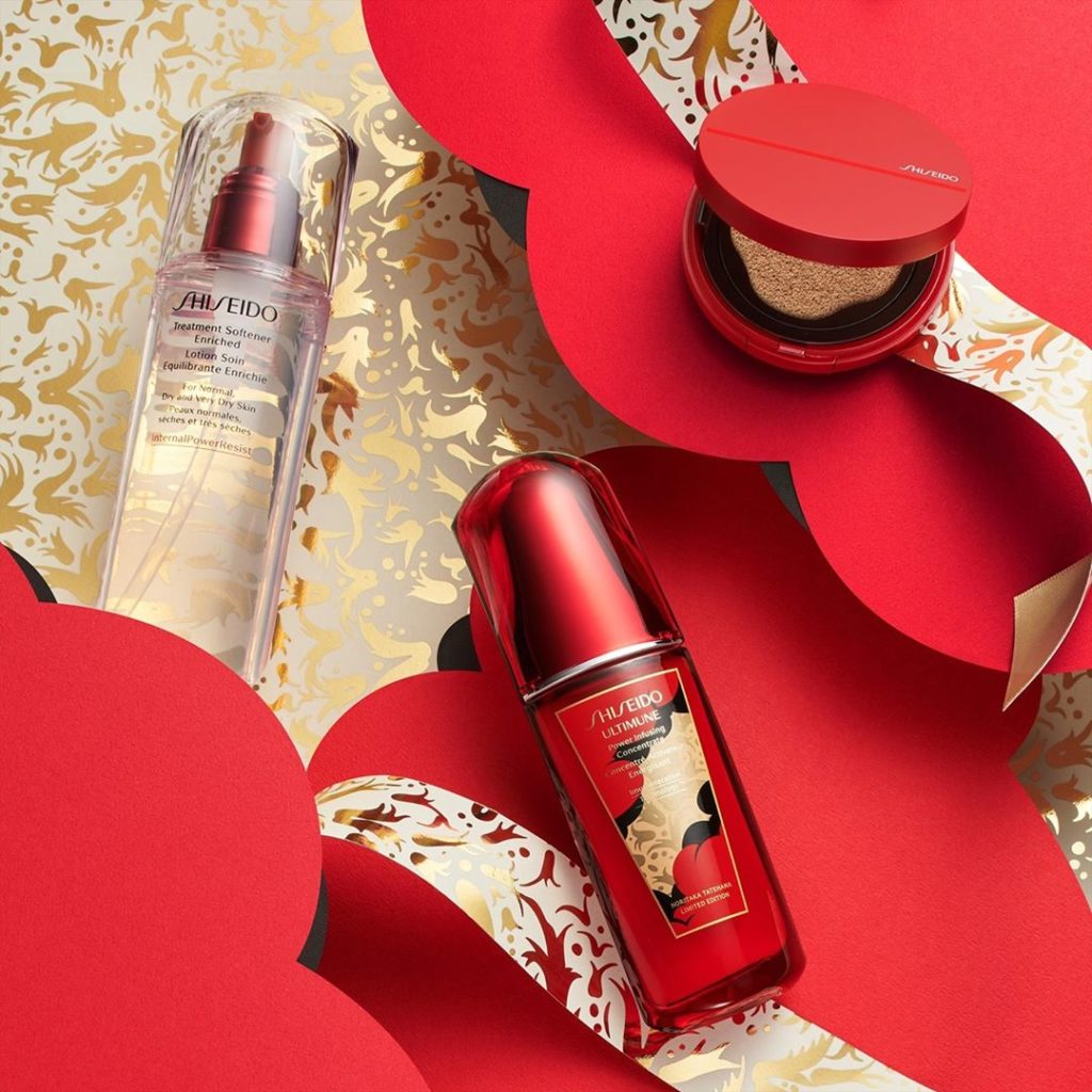 A to-go routine for the holidays in less than 10 minutes. Refreshed-looking skin...