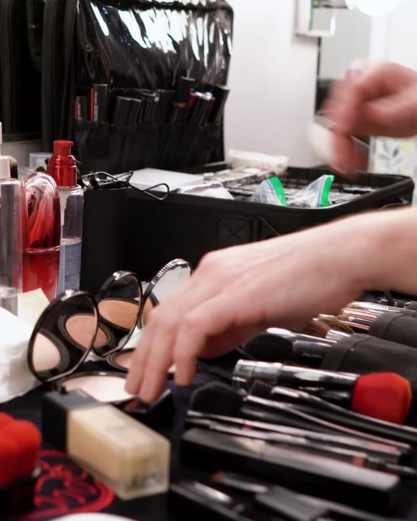 Your exclusive peek behind the scenes with @akimoto_kozue and SHISEIDO Makeup Gl...