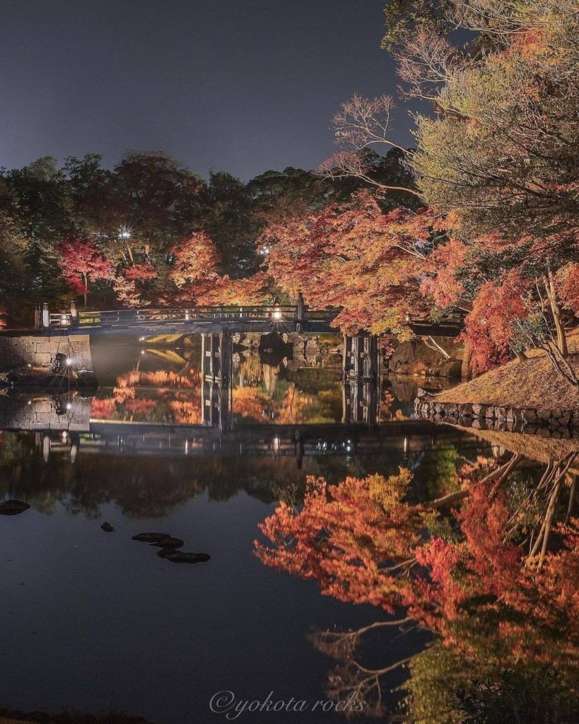 We can't get over the beautiful landscape and fall colors at Genkyuen Garden in ...