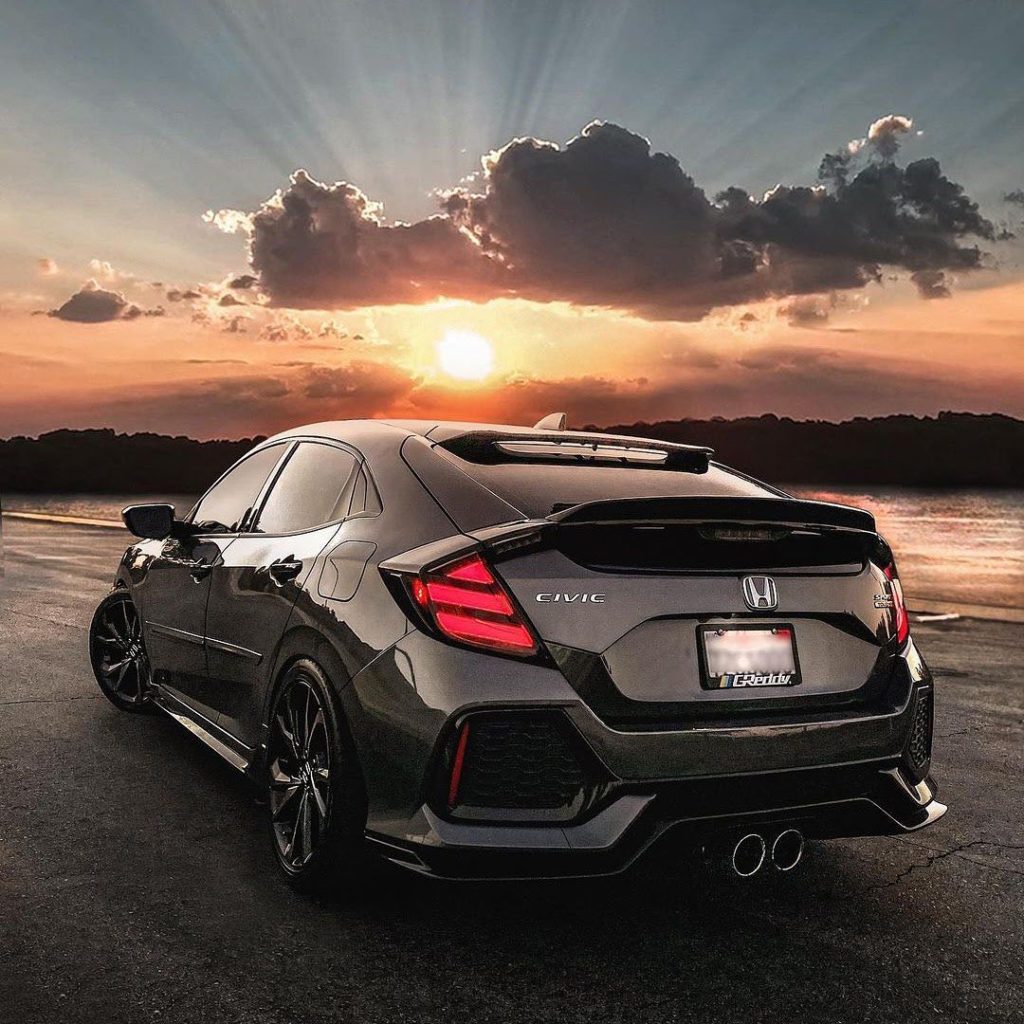 Does your #HondaCivic make you feel like you are in the clouds? 

 : @joeg_fk7...
