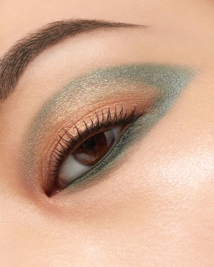 SHISEIDO: For a festive twist on a smoky eye, swap standard ebony for emerald green. Try t… For a festive twist on a smoky eye, swap standard ebony for emerald green. Try t...