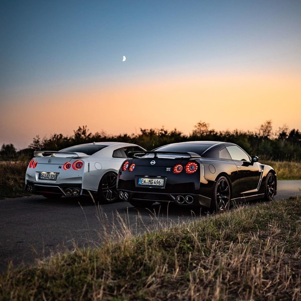 Left or right? Share your pick! #NissanGTR #Godzilla
 @Daniel_mowo / @leitworks...