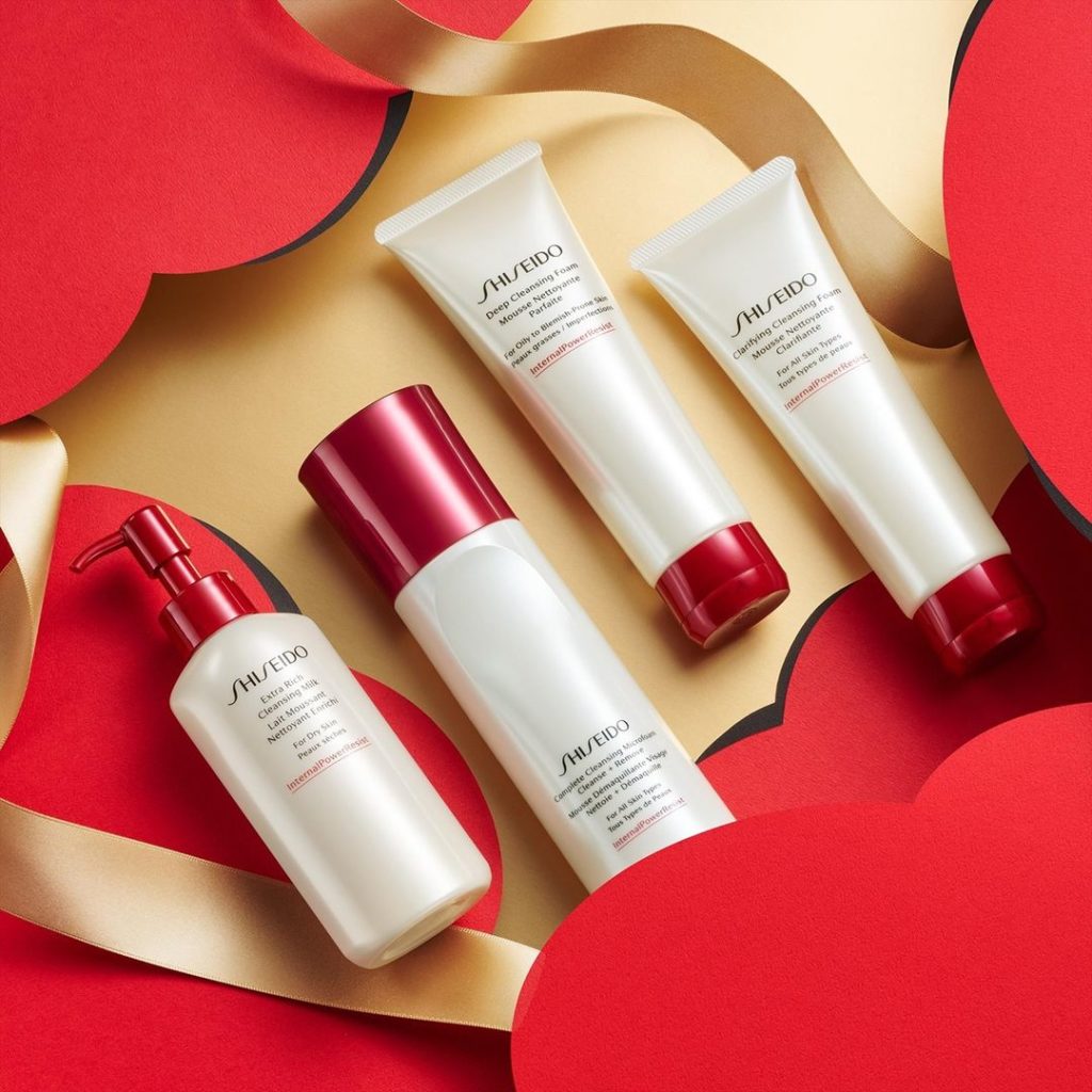The best holiday makeup looks start – and end – with a clean slate. Make sure yo...