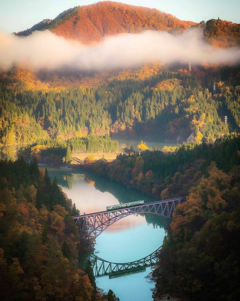 Japan Travel: Perfect timing for a gorgeous snap! The Tadami Line connects Koide in Niigata to… Perfect timing for a gorgeous snap! The Tadami Line connects Koide in Niigata to...