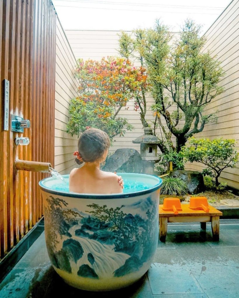 Visit Japan: Time for tea?! Soak in a huge porcelain teacup at Yuuzen no Yado Toukai, a uniq… Time for tea?! Soak in a huge porcelain teacup at Yuuzen no Yado Toukai, a uniq...