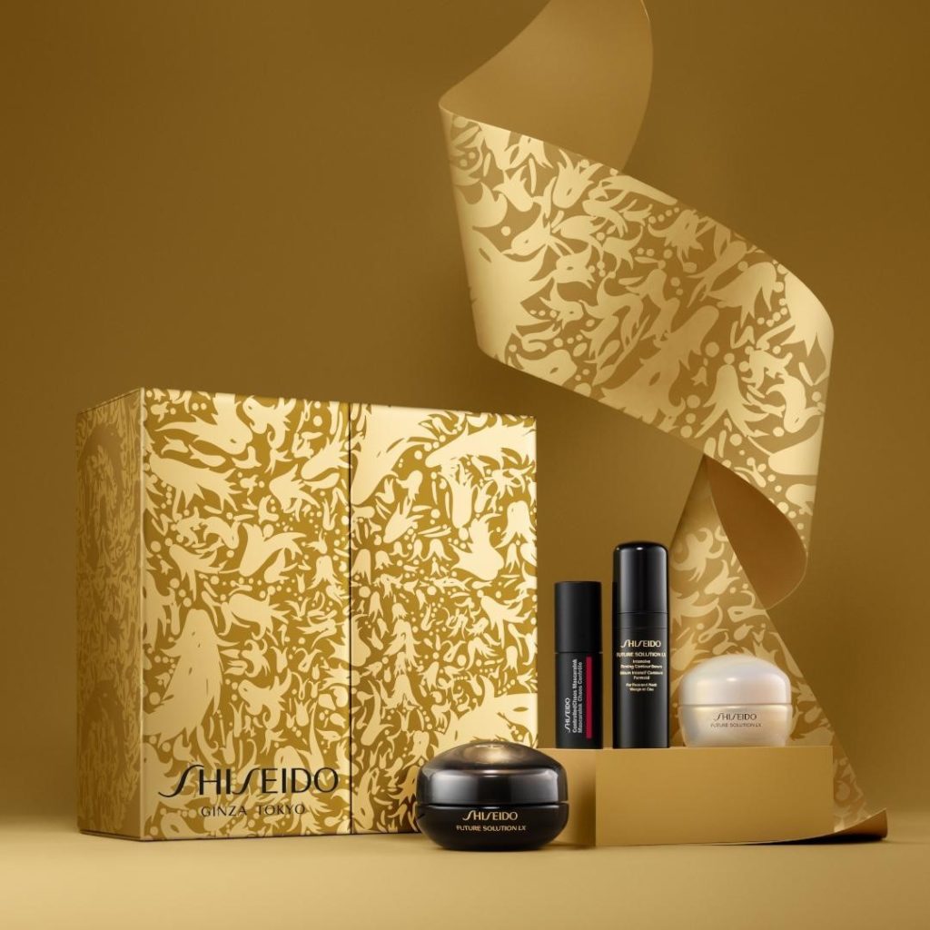 Go for the gold with our ultimate Ageless Eyes Luxuries gift set. Future Solutio...