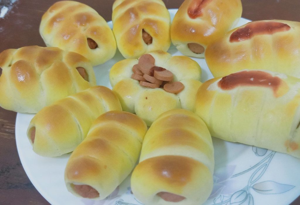Sausage bread so cute so soft and so...flutty