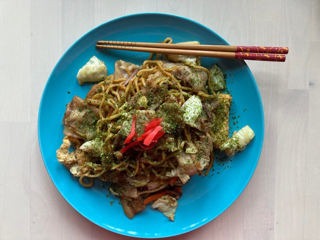Yakisoba noodles with vegetables, pork, aonori and pickled ginger