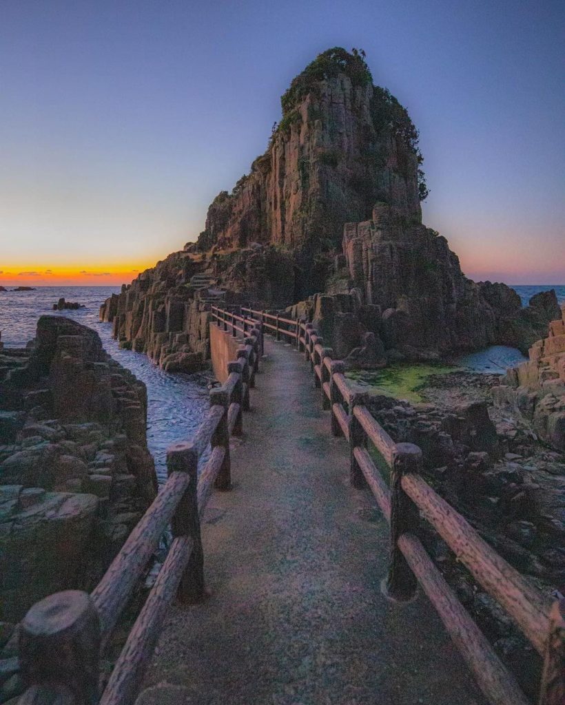 Visit Japan: The beautiful Hokojima in Fukui Prefecture is an island composed of rocks formed… The beautiful Hokojima in Fukui Prefecture is an island composed of rocks formed...