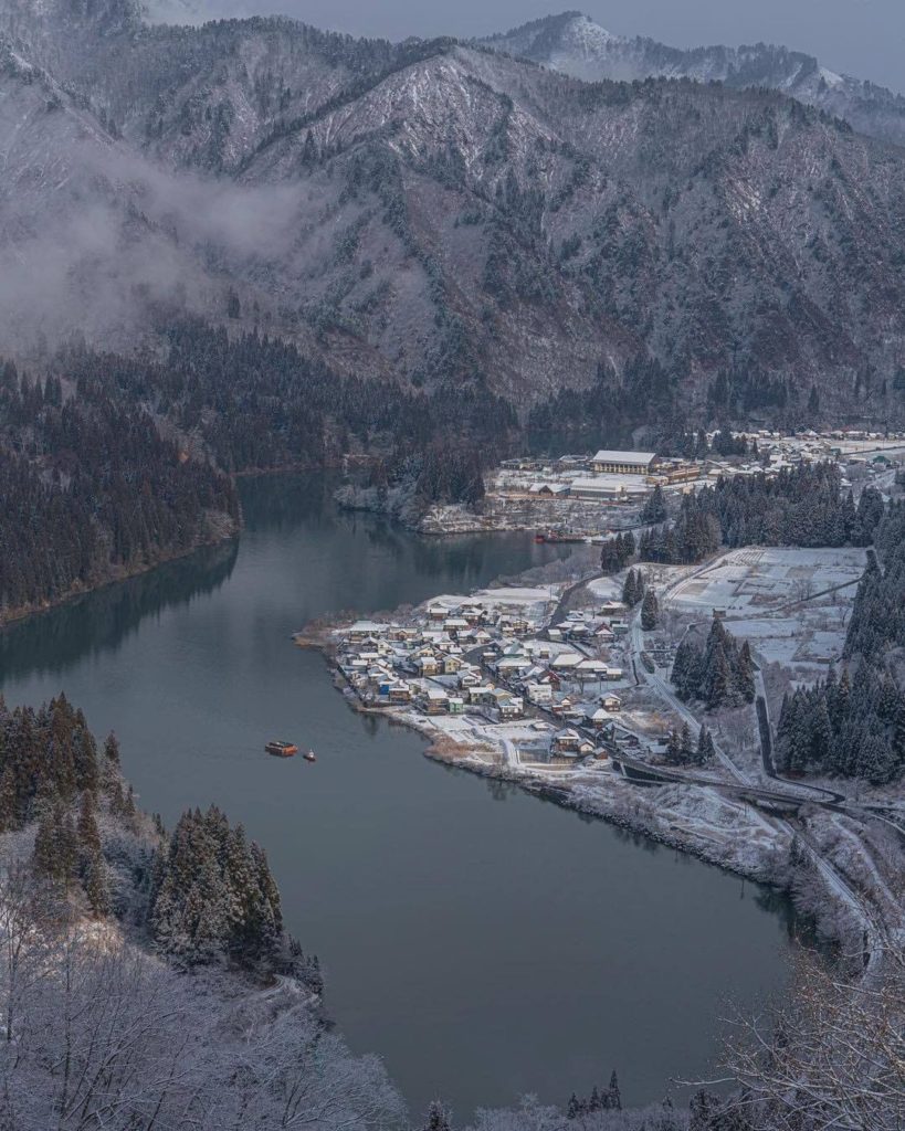 What a beautiful bird's eye view of Oshi Village in Fukushima Prefecture! This n...