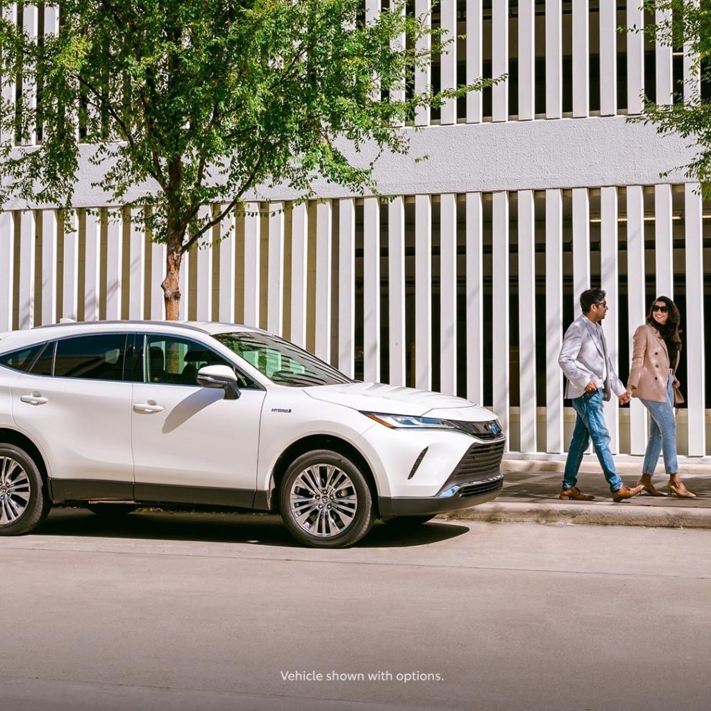 The best of both worlds come packaged in a Venza. The ultimate crossover. 
#Venz...