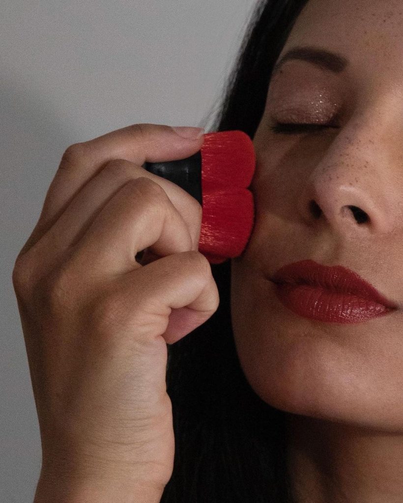 Flawless skin is always in—just ask @inbedwith.me, who uses the HANATSUBAKI HAKE...