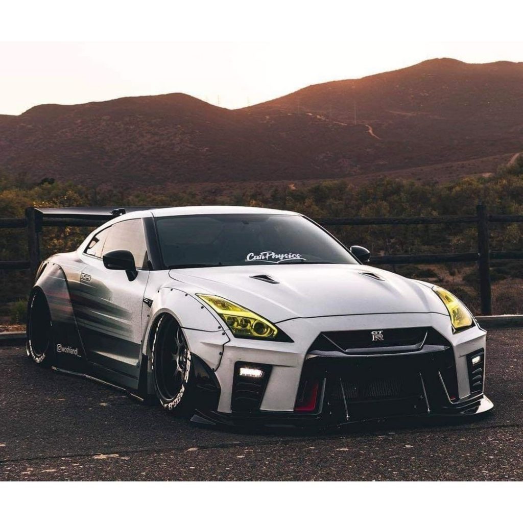 Rate this GT-R from 1-10!  Photo  @themagicspoolbus and owner @woshiandi__  .
....