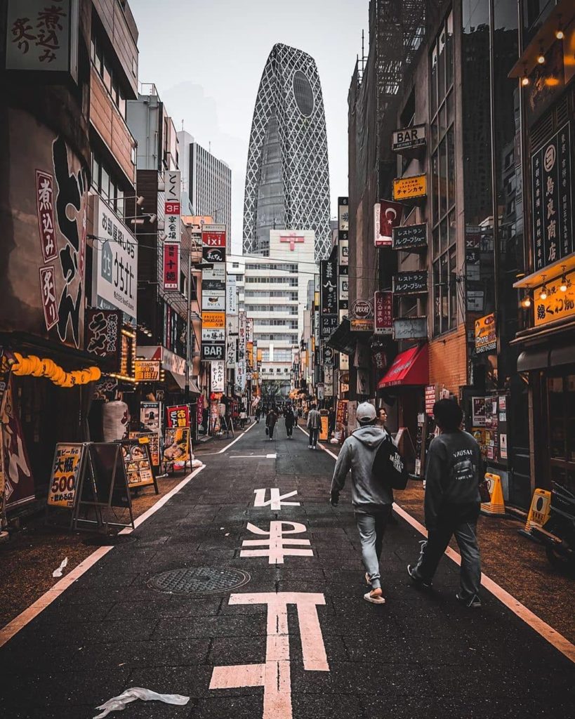 Japan Travel: On the streets of Shinjuku! The building you see right in the middle of the shot… On the streets of Shinjuku! The building you see right in the middle of the shot...