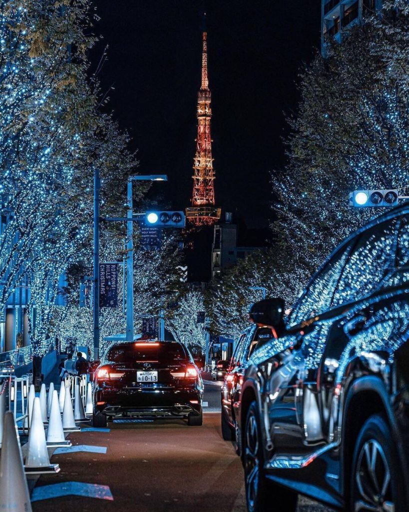 Visit Japan: Each winter, Tokyo is illuminated with beautiful holiday lights which look spect… Each winter, Tokyo is illuminated with beautiful holiday lights which look spect...