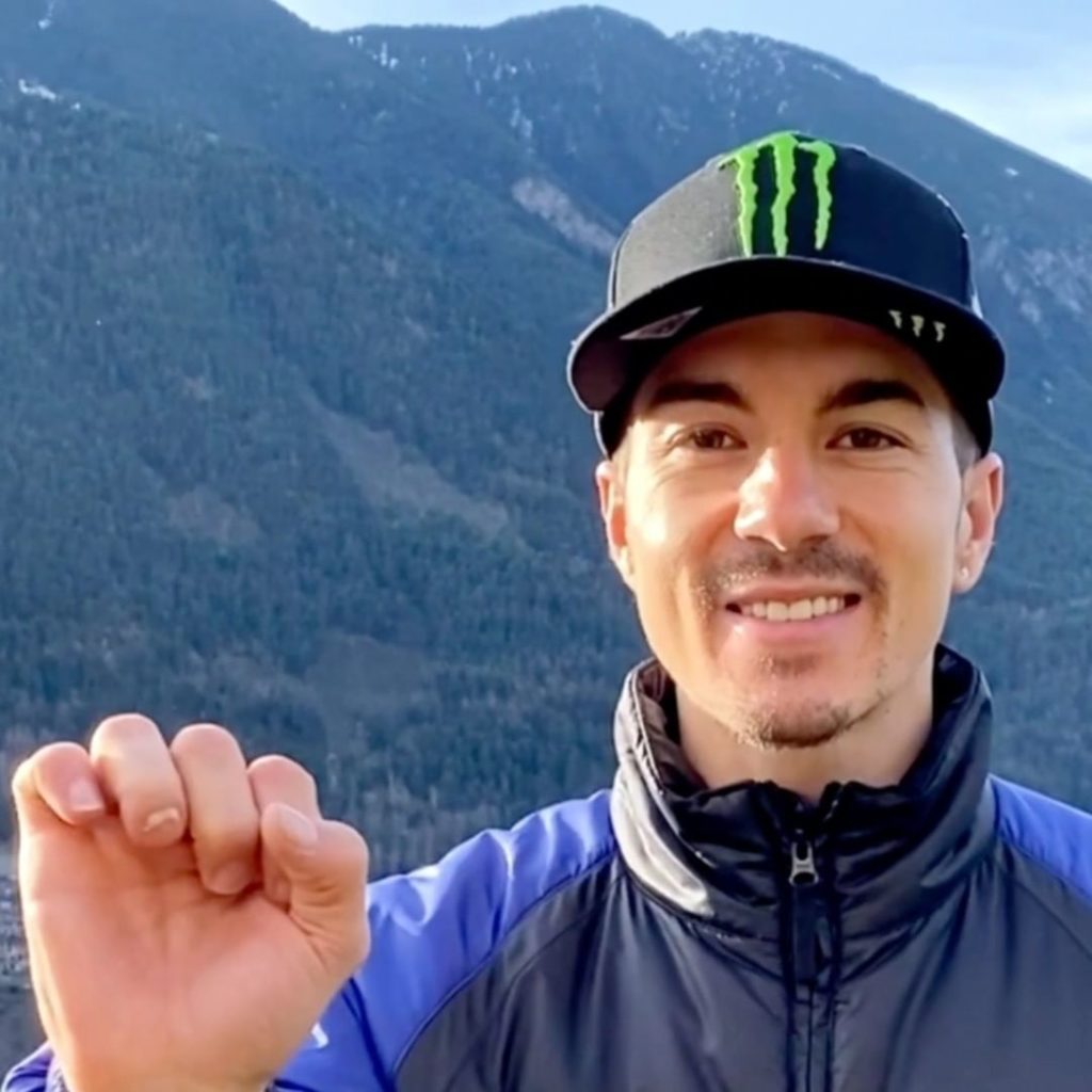 A short but sweet video message from @maverick12official  

Happy Holidays every...