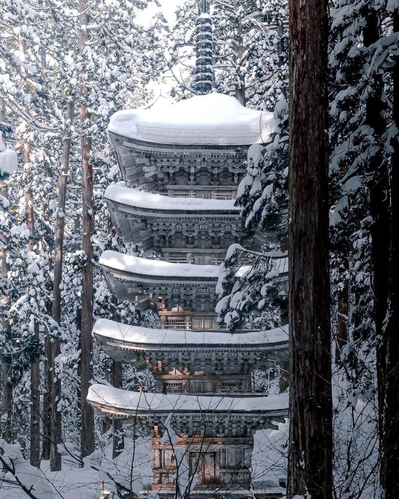 Who else thinks this snow-covered pagoda looks like a Christmas tree? 

Picture...