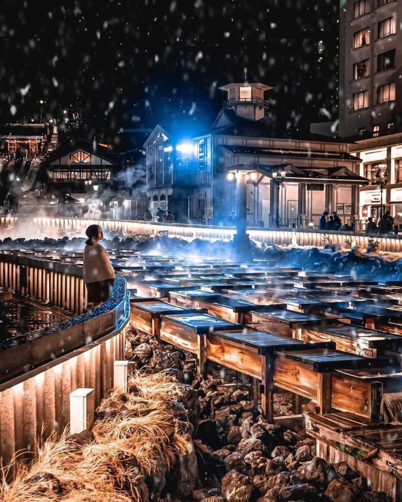 Visit Japan: Kusatsu onsen has the largest volume of flowing natural hot spring water in Japa… Kusatsu onsen has the largest volume of flowing natural hot spring water in Japa...