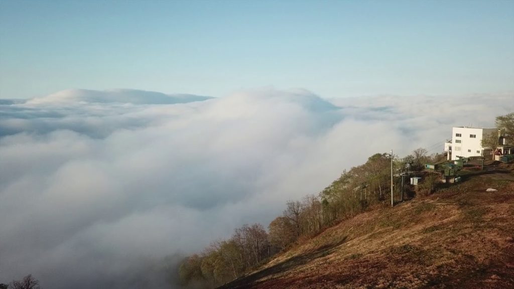 どんより空の日はチャンス!?小樽天狗山からの雲海 ［小樽観光協会］