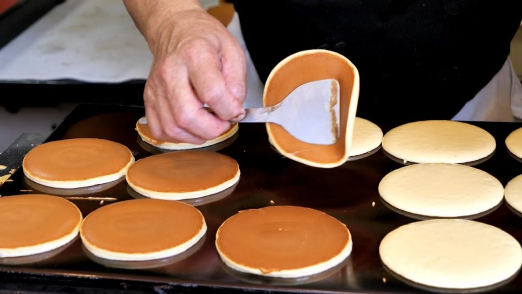 Japanese street food - the master pancake appear! fluffy pancake dorayaki Shizuoka Japan